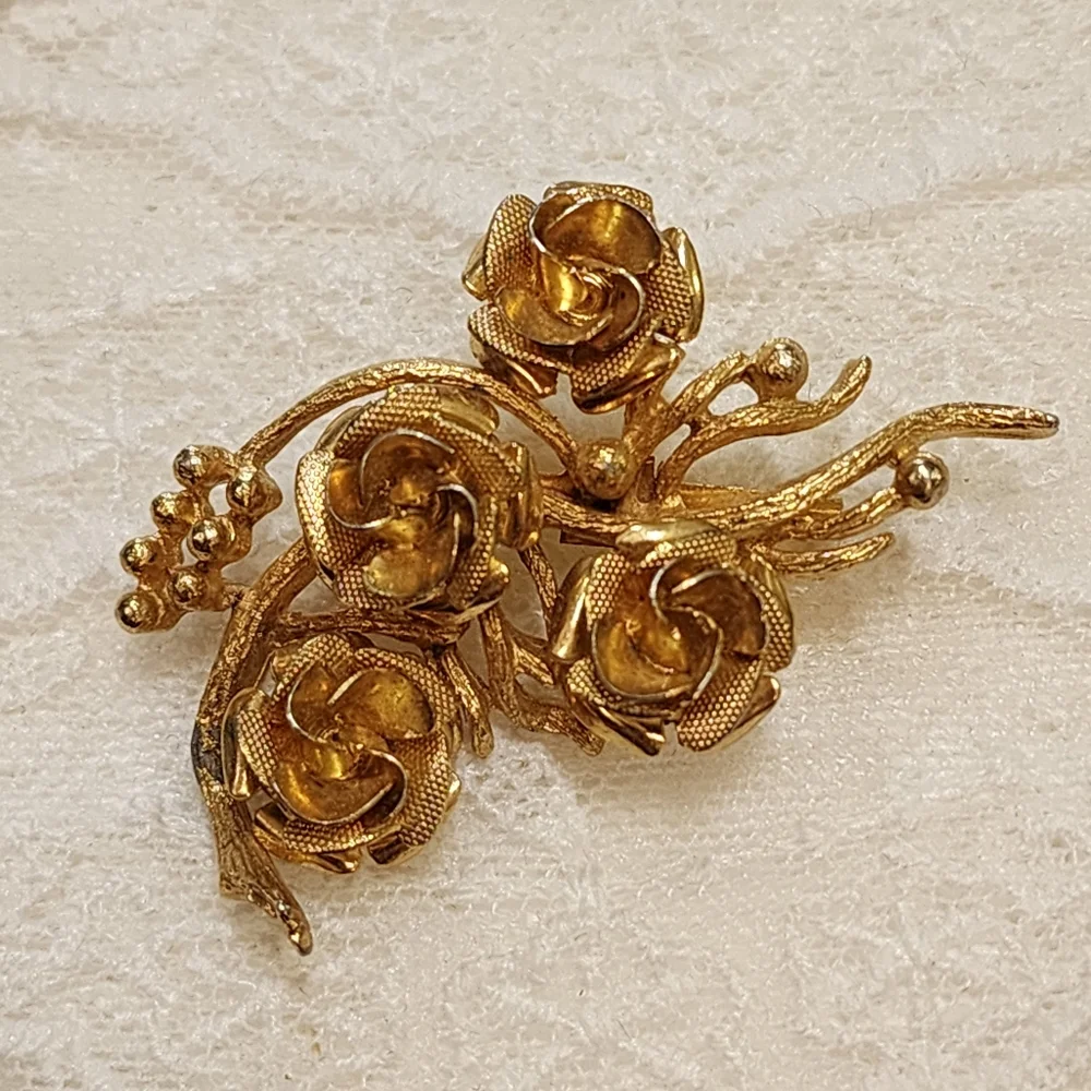 Vintage Coro Brooch Four Roses On A Textured Stem Gold Tone Signed